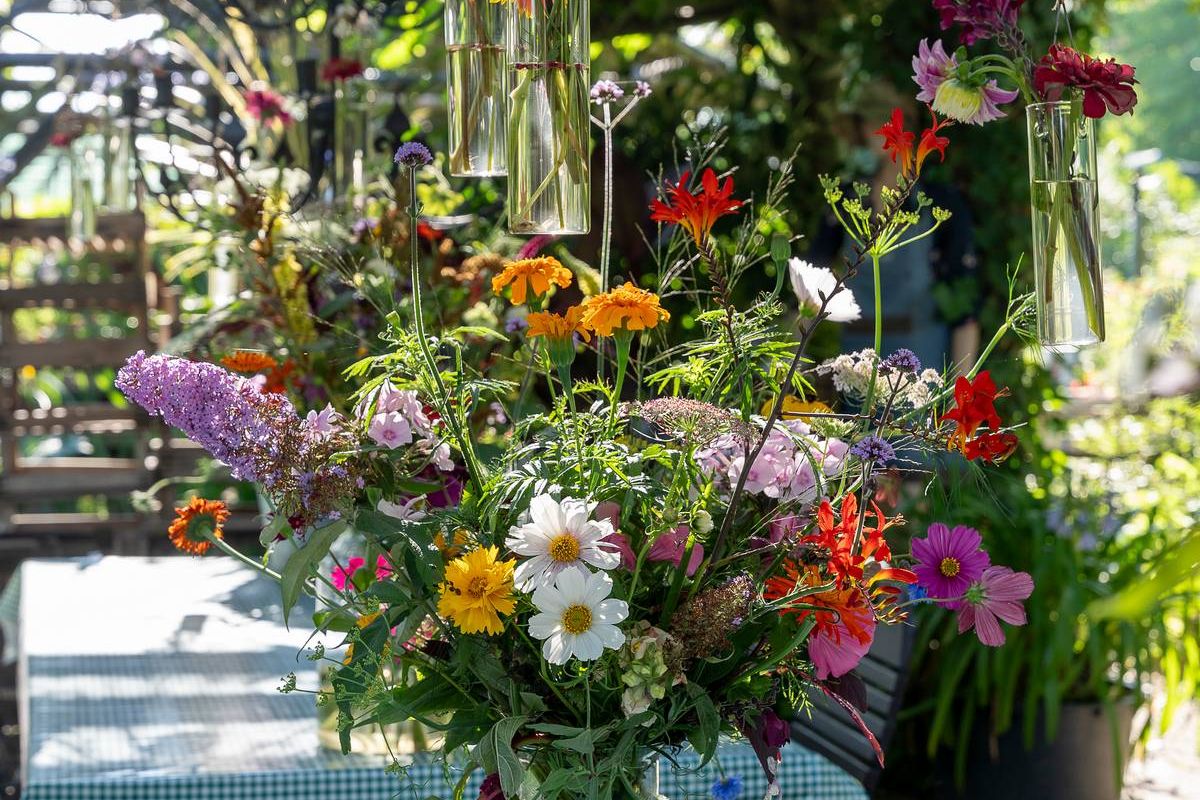 Bloemen plukken met kinderen