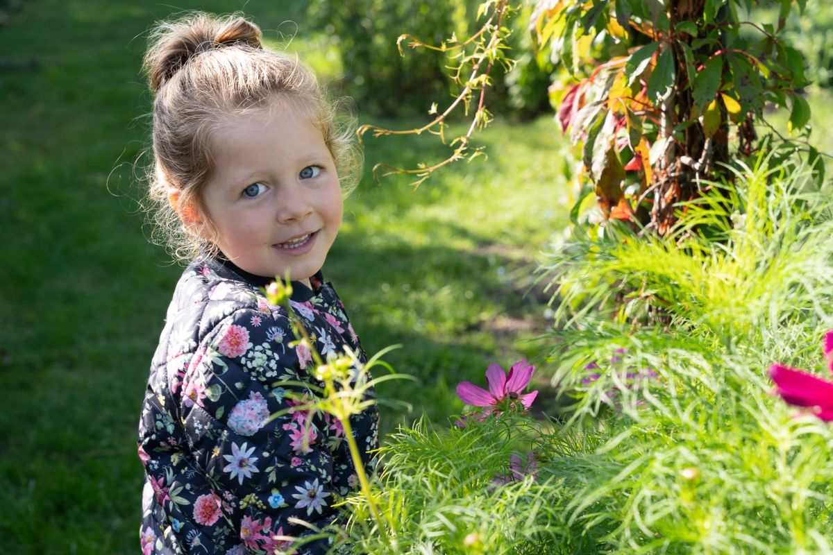 Bloemen plukken met kinderen